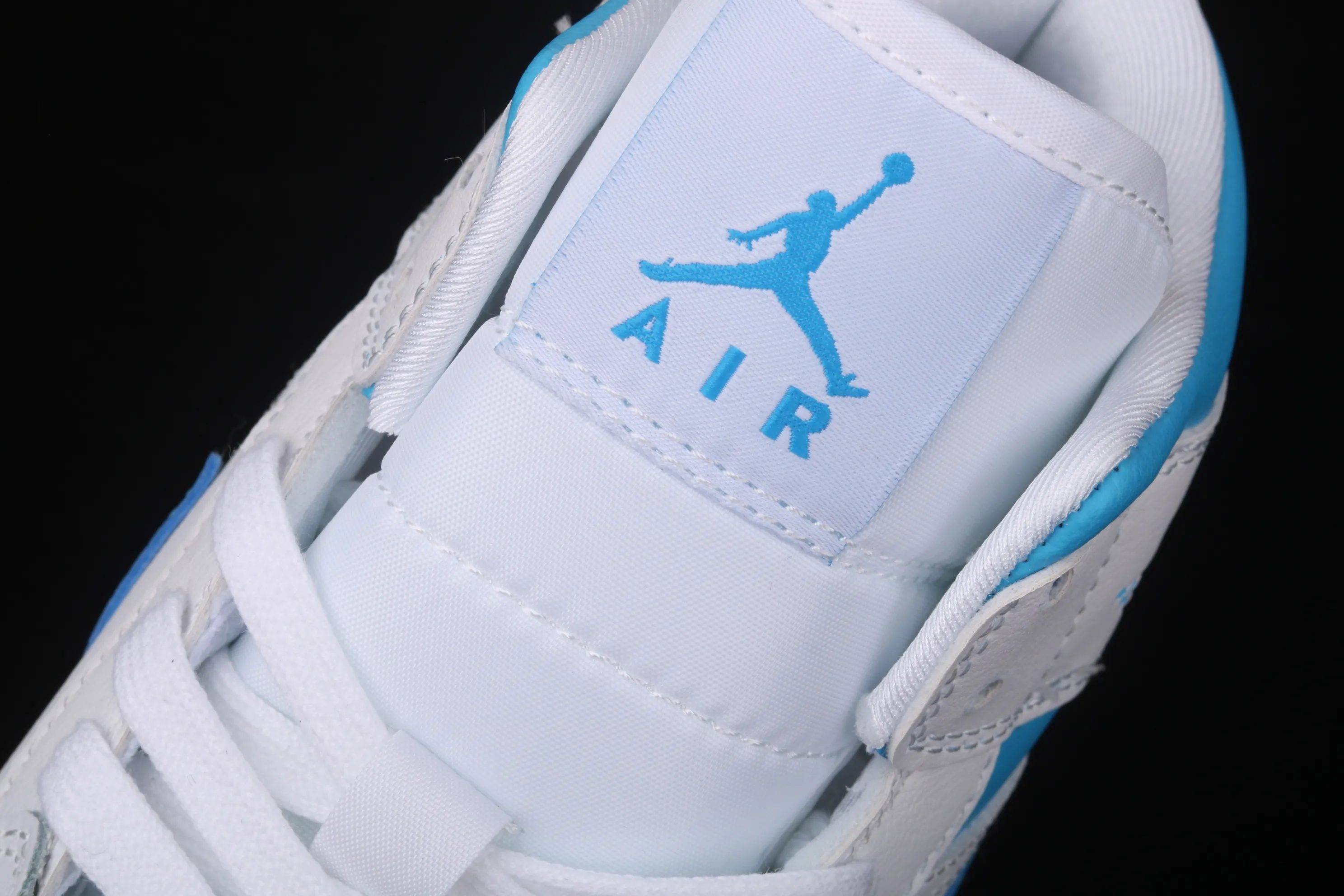 All Categories Air Jordan Jordan Series Basketball Shoes Air Jordan 1 Mid Air Jordan 1 Mid Carolina Blue AJ1 Joe 1 Lake Blue First Layer China Basketball Shoes BQ6472-114